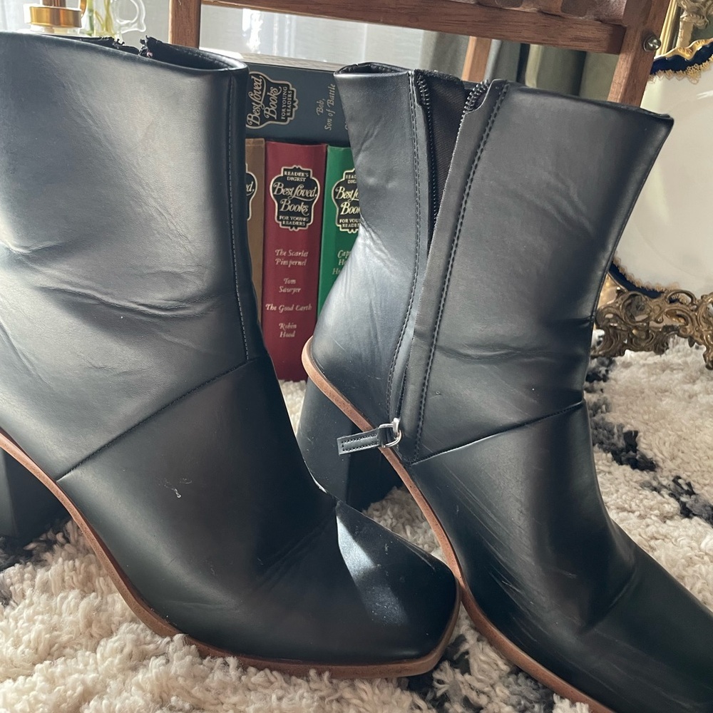 Time and Tru Black Block Heel Ankle Boots - Picture 3 of 7